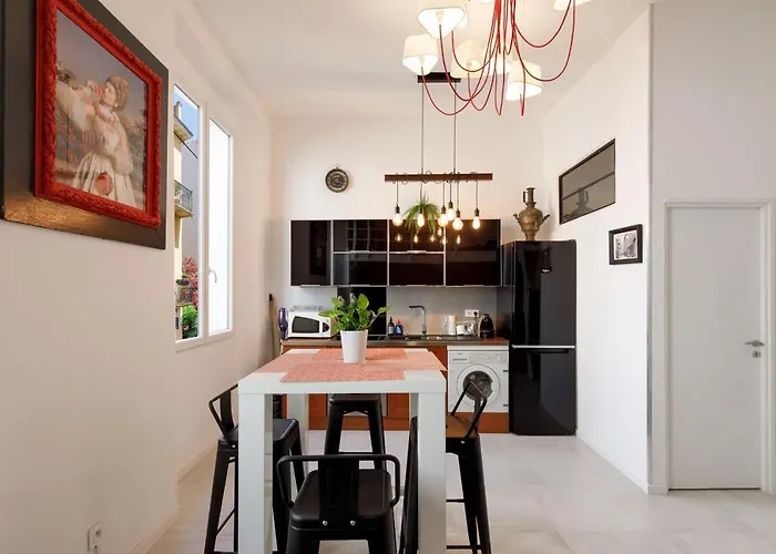 Superb Air-conditioned Loft In The Heart Of Viel Appartamento Antibes