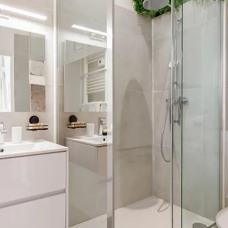 Апартаменти Superb Air-conditioned Loft In The Heart Of Viel Антіб